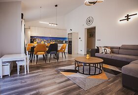 Luxury Modern House, Just 1 min Walk to the Beach