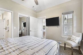 Majestic View Getaway w/ Beautiful Lake Views!