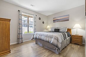 Branson Fall Creek Retreat w/ Deck Views!