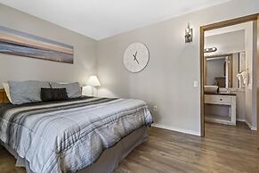 Branson Fall Creek Retreat w/ Deck Views!