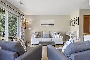 Branson Fall Creek Retreat w/ Deck Views!