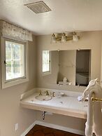 Tioga Lodge At Mono Lake