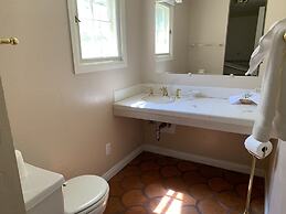 Tioga Lodge At Mono Lake