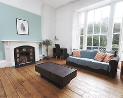 Westbourne Place Townhouse - by Clifton Short Lets