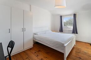 Westbourne Place Townhouse - by Clifton Short Lets