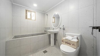 Gyeongju Themandi Pension