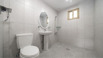 Gyeongju Themandi Pension