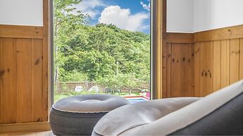 Gyeongju Themandi Pension