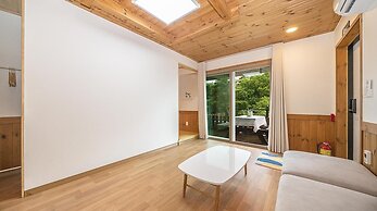 Gyeongju Themandi Pension