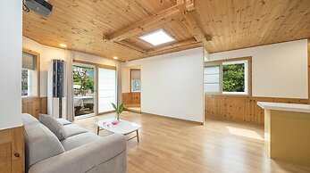 Gyeongju Themandi Pension