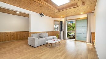 Gyeongju Themandi Pension