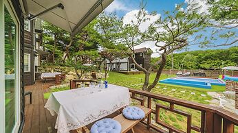 Gyeongju Themandi Pension