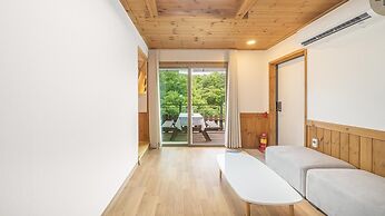 Gyeongju Themandi Pension