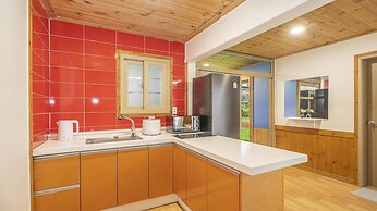 Gyeongju Themandi Pension