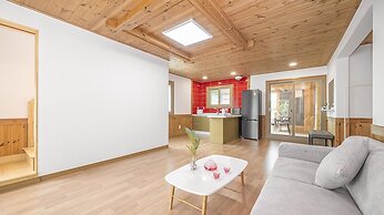 Gyeongju Themandi Pension