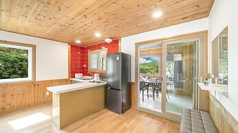 Gyeongju Themandi Pension