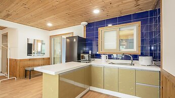 Gyeongju Themandi Pension