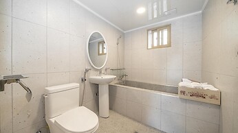 Gyeongju Themandi Pension