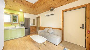 Gyeongju Themandi Pension