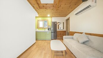 Gyeongju Themandi Pension