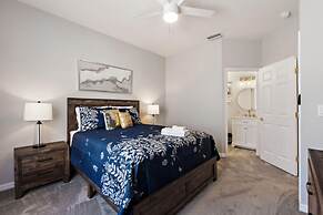 Gold Rest at Calabay Parc Tower Lake by Shine Villas 412