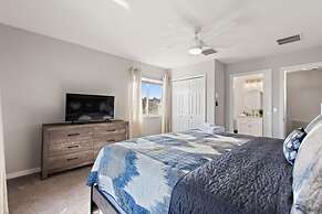 Gold Rest at Calabay Parc Tower Lake by Shine Villas 412