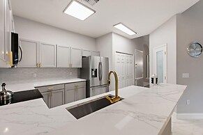 Gold Rest at Calabay Parc Tower Lake by Shine Villas 412