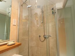 Kestrel, 19 Dartmouth Green