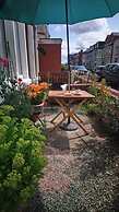 Renovated 4-bed Home, Sleeps 9 With Parking & Spa