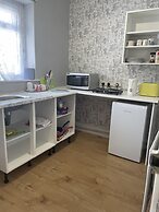 Renovated 4-bed Home - Sleeps 9 - Parking - Spa