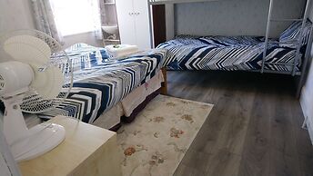 Renovated 4-bed Home - Sleeps 9 - Parking - Spa