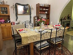 Renovated 4-bed Home, Sleeps 9 With Parking & Spa