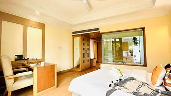 BluO 1BHK - DLF Galleria | BathTub, Balcony, Suite