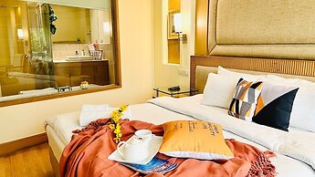 BluO 1BHK - DLF Galleria | BathTub, Balcony, Suite