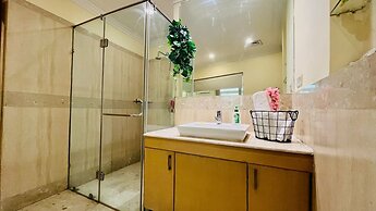 BluO 1BHK - DLF Galleria | BathTub, Balcony, Suite