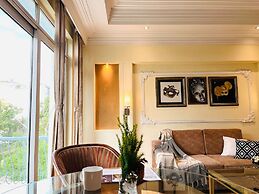 BluO 1BHK - DLF Galleria | BathTub, Balcony, Suite