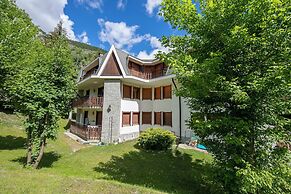 Asteria 29 (skiing nearby)