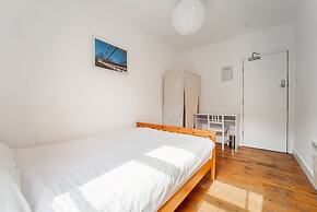 No 13 Georgian Shared House - By Clifton Short Lets