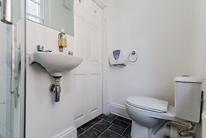 No 13 Georgian Shared House - By Clifton Short Lets