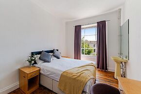 No 13 Georgian Shared House - By Clifton Short Lets