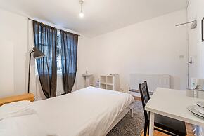 No 13 Georgian Shared House - By Clifton Short Lets