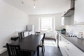 No 13 Georgian Shared House - By Clifton Short Lets