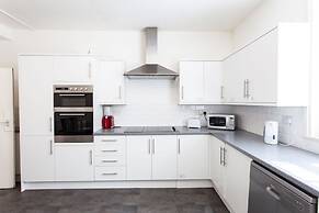 No 13 Georgian Shared House - By Clifton Short Lets