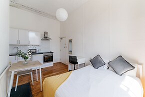 No 13 Georgian Shared House - By Clifton Short Lets
