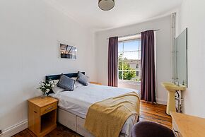 No 13 Georgian Shared House - By Clifton Short Lets