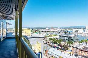 Unique & Sunny Top Floor Old Quebec Gem