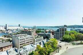 Unique & Sunny Top Floor Old Quebec Gem