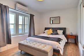 Unique & Sunny Top Floor Old Quebec Gem