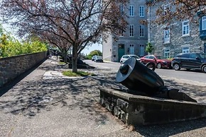 Unique & Sunny Top Floor Old Quebec Gem