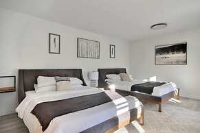 Unique & Sunny Top Floor Old Quebec Gem